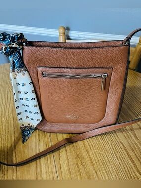 EUC Kate Spade Leila top zip leather crossbody